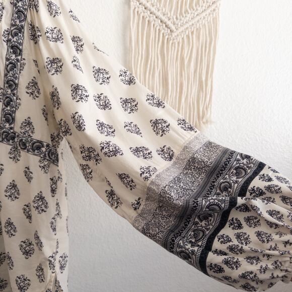 Old Navy Bohemian Floral Peasant Blouse Medium - Picture 5 of 7